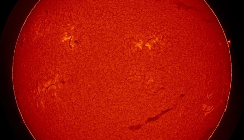 На Солнце заметили огромный смайлик