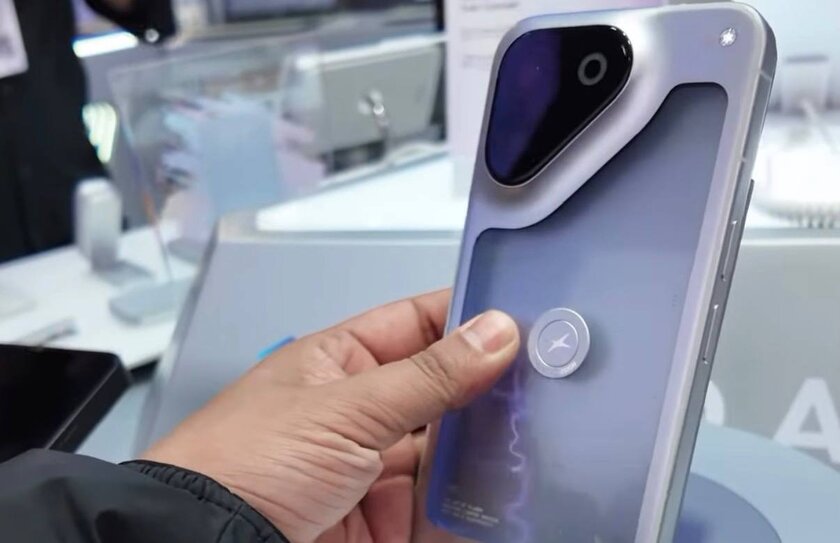 Мини-Тор: появился смартфон с разрядами молнии от касания