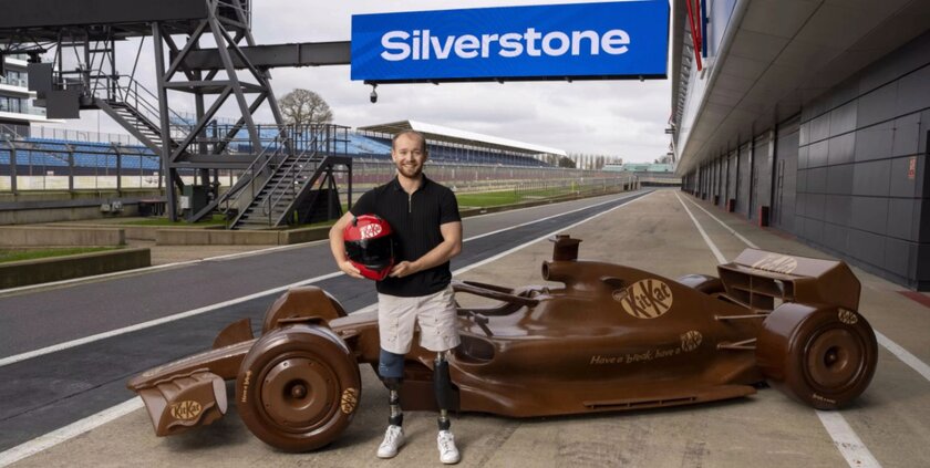 KitKat выпустил шоколадный болид в натуральную величину