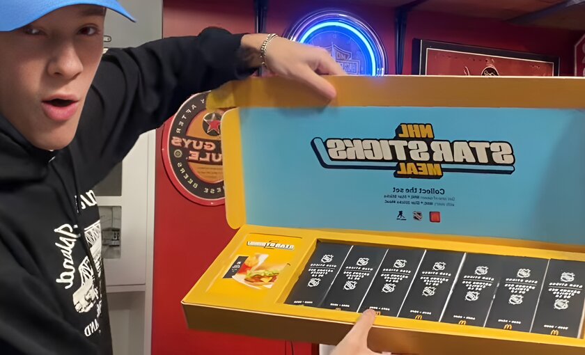 Изучаем содержимое набора McDonald's с мини-клюшками