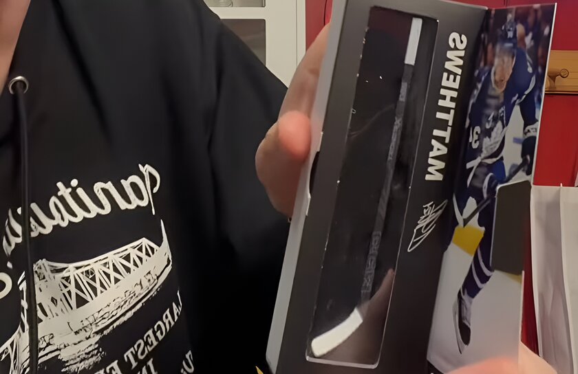 Изучаем содержимое набора McDonald's с мини-клюшками