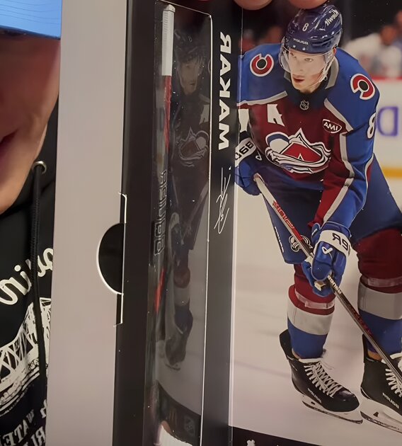 Изучаем содержимое набора McDonald's с мини-клюшками