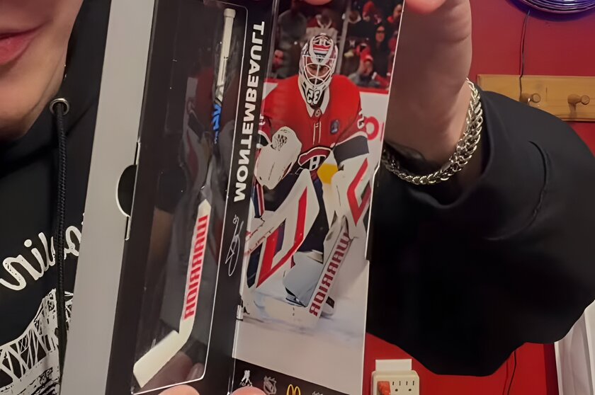 Изучаем содержимое набора McDonald's с мини-клюшками