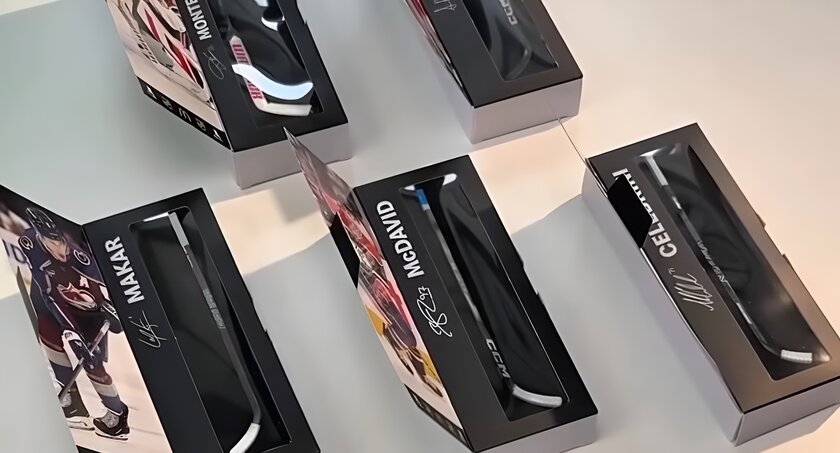 Изучаем содержимое набора McDonald's с мини-клюшками