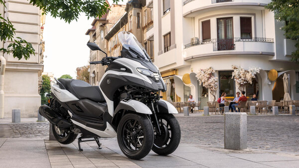 Yamaha показала первый в мире скутер с подушкой безопасности — Tricity 300 2026