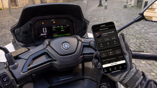 Yamaha показала первый в мире скутер с подушкой безопасности — Tricity 300 2026