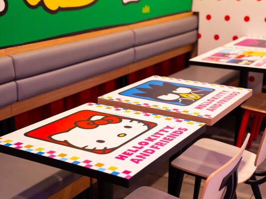 KFC переделала целый ресторан в стилистике Hello Kitty