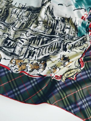 Burberry представил «королевскую» коллекцию с корги