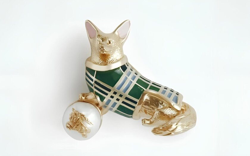 Burberry представил «королевскую» коллекцию с корги