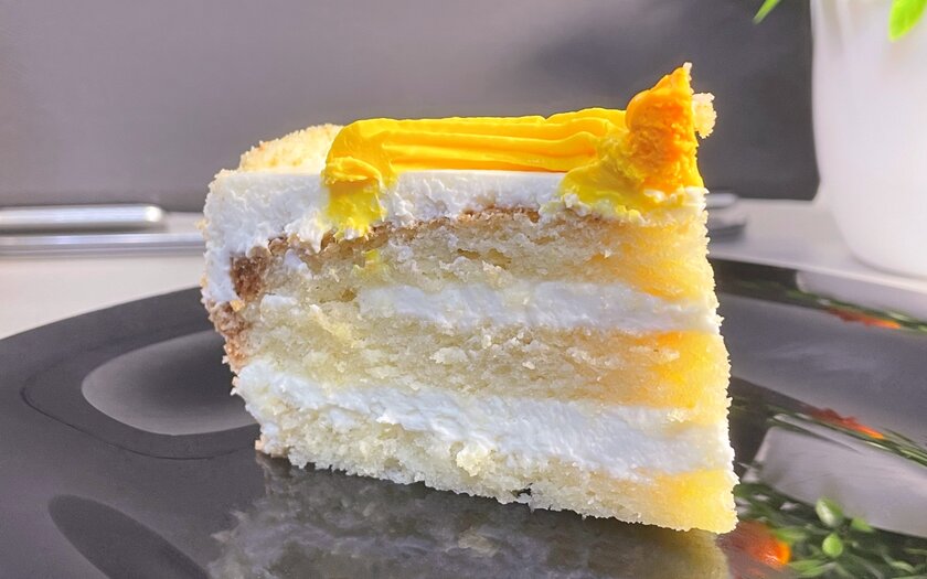 «Лепестки солнца» от «ВкусВилл»: пробуем на вкус новый торт от магазина