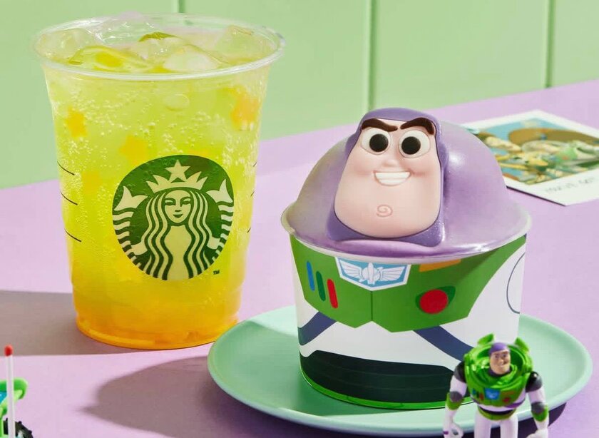 Starbucks выпустит напиток и десерт в стиле Базза Лайтера