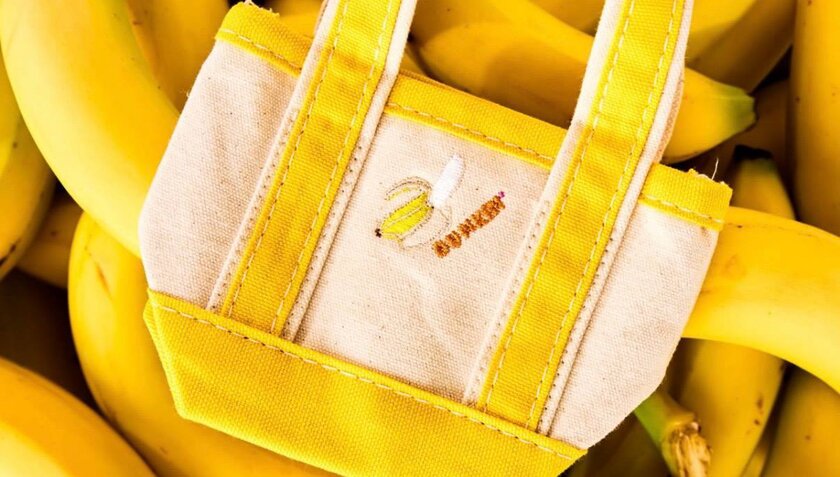 Dunkin выпустил коллекцию мерча с бананами