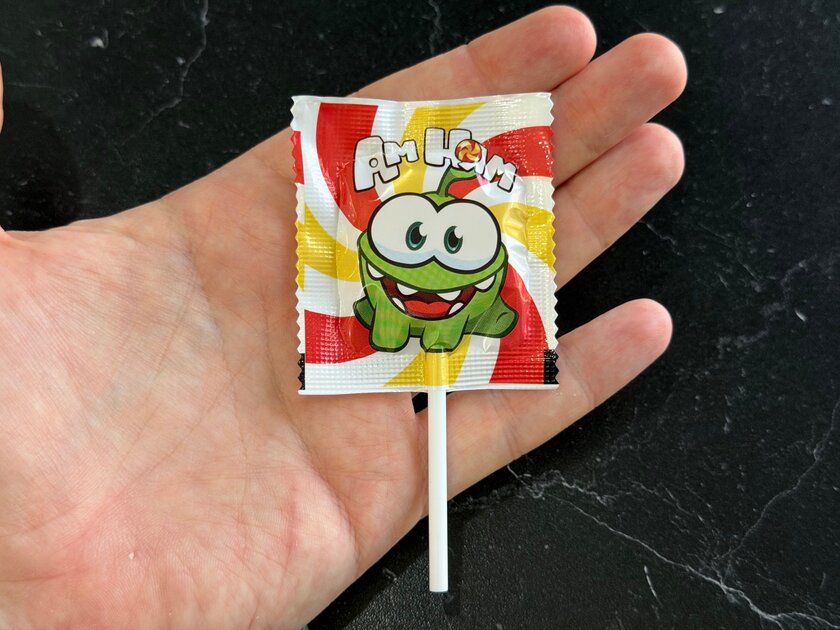 Вскрываем Happy BOX c Ам Нямом. Изучаем игрушки