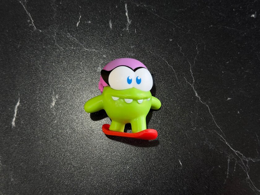 Вскрываем Happy BOX c Ам Нямом. Изучаем игрушки