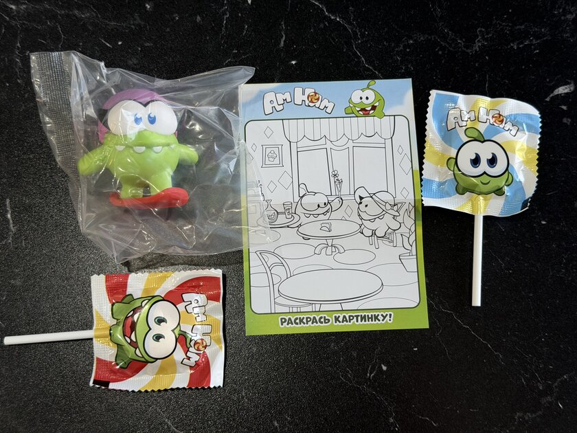 Вскрываем Happy BOX c Ам Нямом. Изучаем игрушки