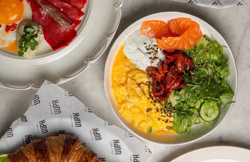 В бистро «Цирк» запустили поздние завтраки