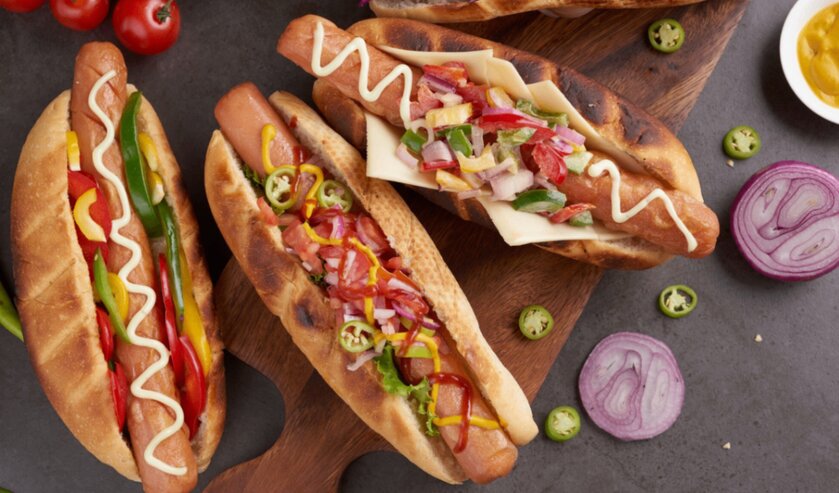 Подборка заведений с необычными сосисками в тесте