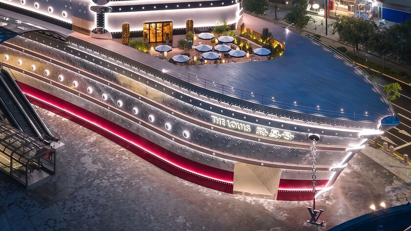 Бренд Louis Vuitton построил магазин-яхту