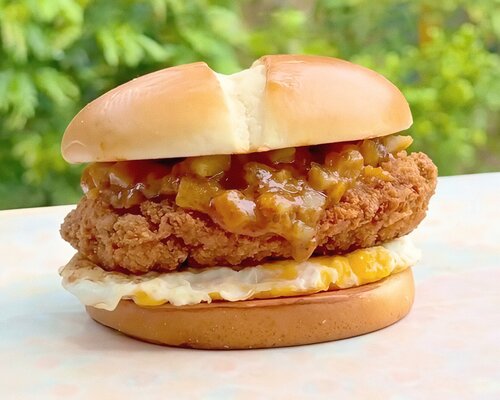 McDonald's залил бургеры соусом карри