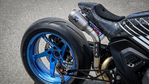 Анонсирован уникальный мотоцикл BMW R 1300 R «TITAN»