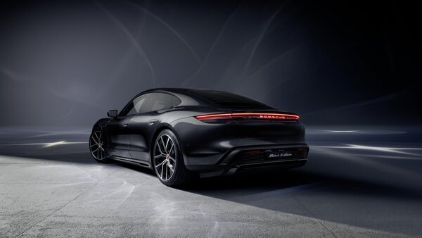 Porsche представила новые Taycan и Cayenne в версии Black Edition