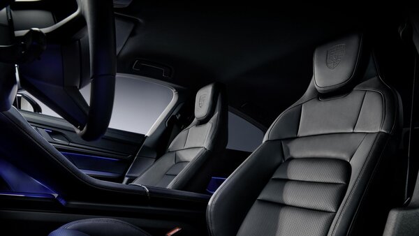 Porsche представила новые Taycan и Cayenne в версии Black Edition