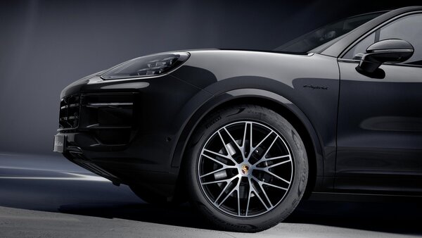 Porsche представила новые Taycan и Cayenne в версии Black Edition
