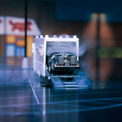 Представлен лимитированный набор машинок из «Назад в будущее» от Hot Wheels