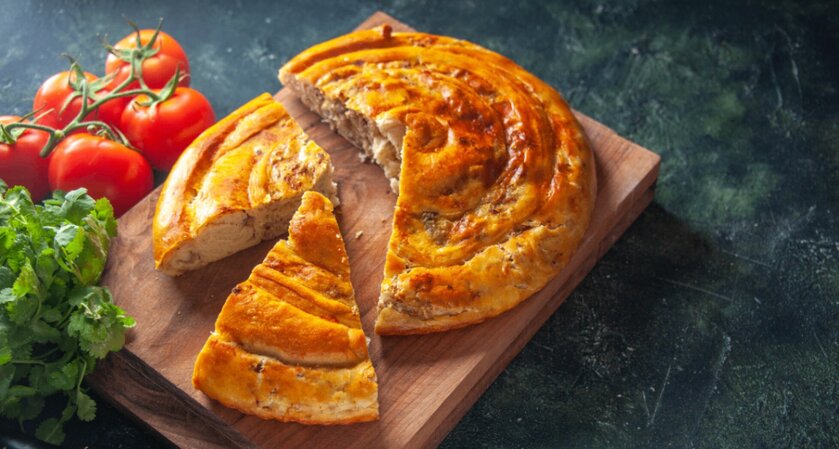 Готовим пирог на слоёном тесте с курицей и луком-пореем