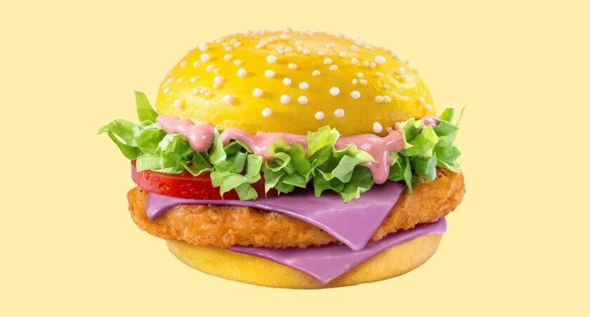 Пробуем жёлтый бургер и розовый сыр во «Вкусно — и точка»