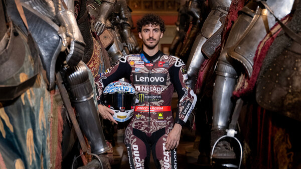 Ducati представила эксклюзивную версию Desmosedici GP в духе Ренессанса