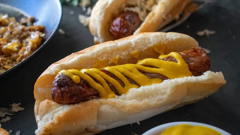 Сосиска в тесте: скромный герой вокзалов и школьных буфетов
