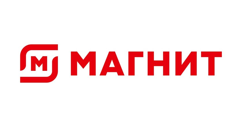 На Патриарших появился «Магнит» с большой скульптурой банана