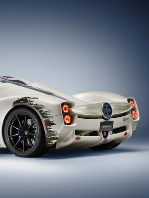 Pagani представила коллекционную версию гиперкара Utopia Coyote