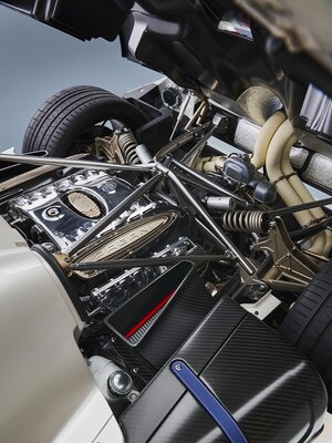 Pagani представила коллекционную версию гиперкара Utopia Coyote