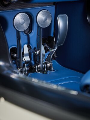 Pagani представила коллекционную версию гиперкара Utopia Coyote