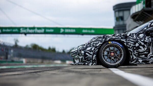 Porsche представила новый гоночный болид 911 GT3 Cup