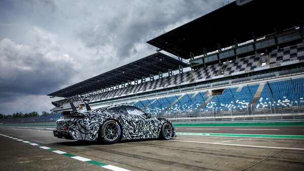 Porsche представила новый гоночный болид 911 GT3 Cup