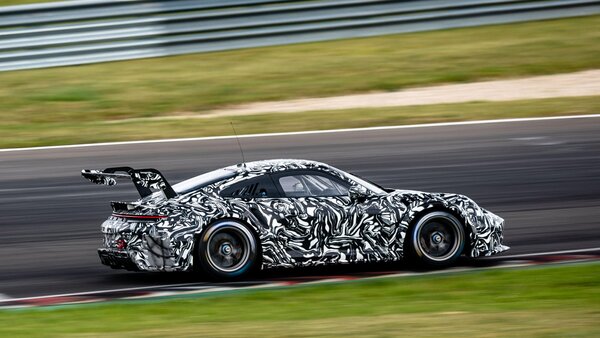 Porsche представила новый гоночный болид 911 GT3 Cup