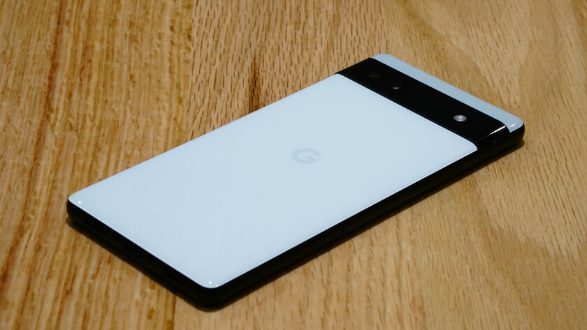 Google Pixel 6a взорвался возле человека