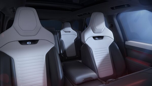 Land Rover представила Range Rover Sport SV Carbon